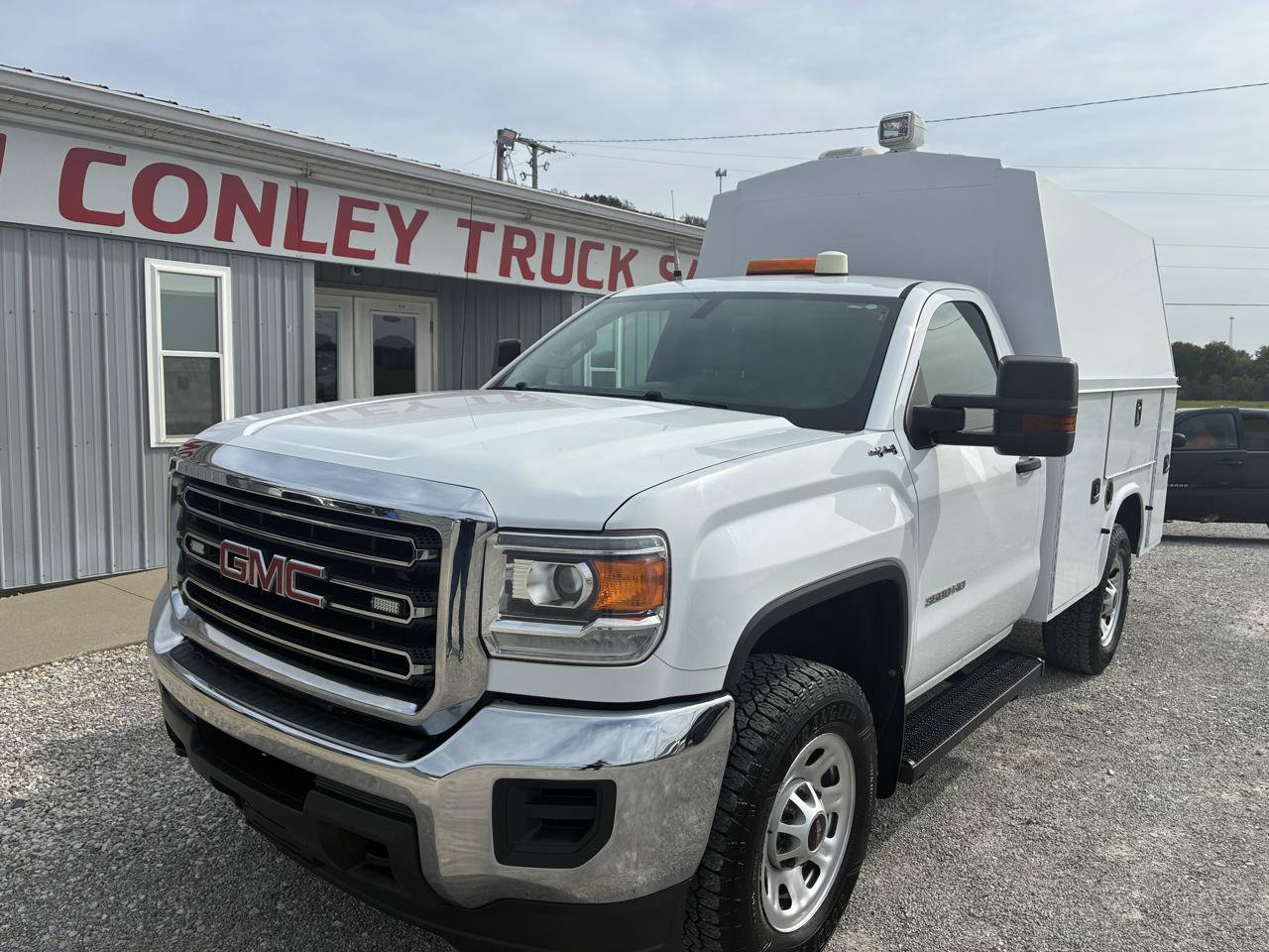 Used 2017 GMC Sierra 3500 4x4 Regular Cab image 3