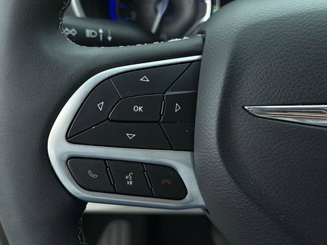 Used 2024 Chrysler Pacifica Touring-L image 27