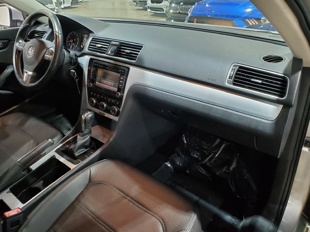 Used 2012 Volkswagen Passat 2.5 SE FWD image 14