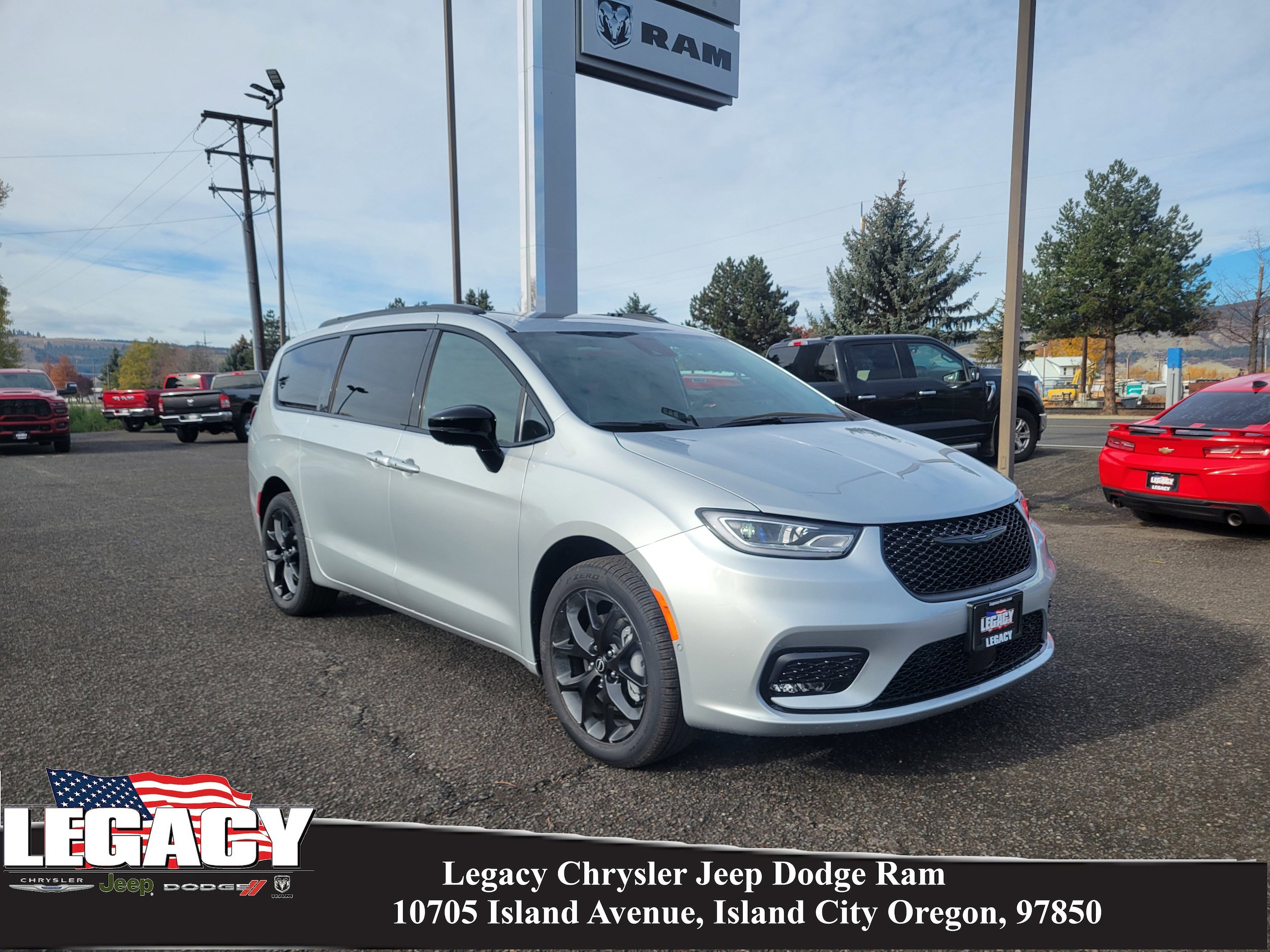 New 2026 Chrysler Pacifica Limited w/ S Appearance Package