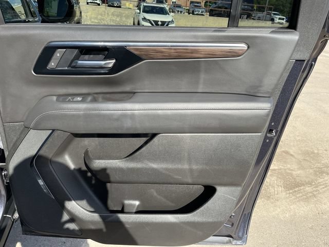 Used 2025 Chevrolet Suburban Z71 AWD/4WD image 14