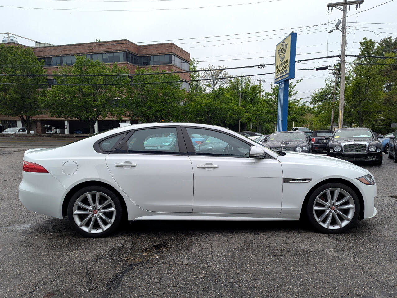 Used 2017 Jaguar XF R-Sport image 6