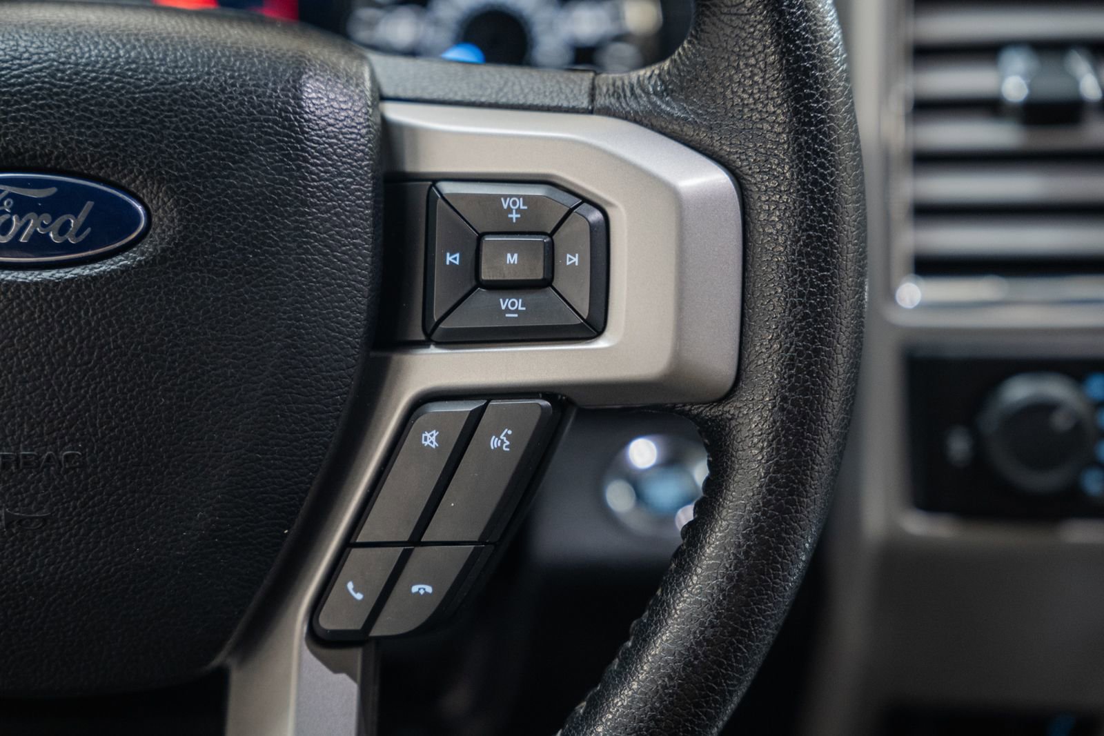 Used 2015 Ford F150 Lariat w/ Equipment Group 501A Mid image 36