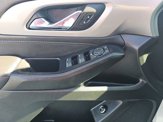Used 2022 Chevrolet Traverse LT image 18