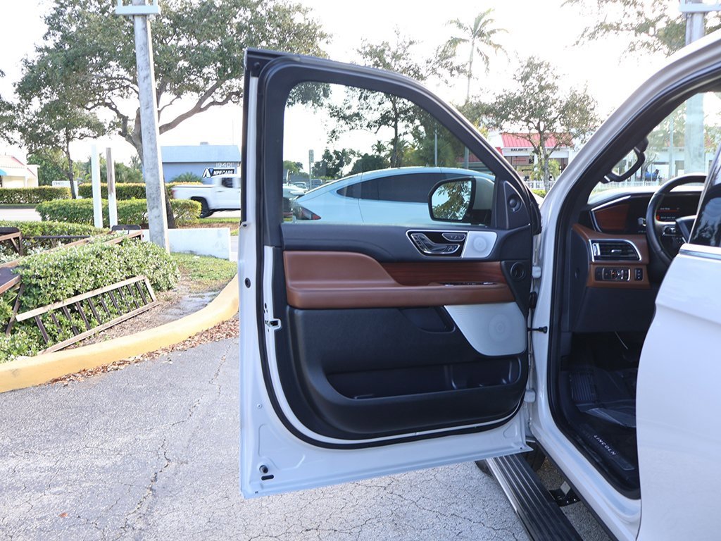 Used 2022 Lincoln Navigator Reserve image 30