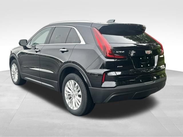 Used 2024 Cadillac XT4 Luxury w/ Cold Weather Package AWD/4WD image 3