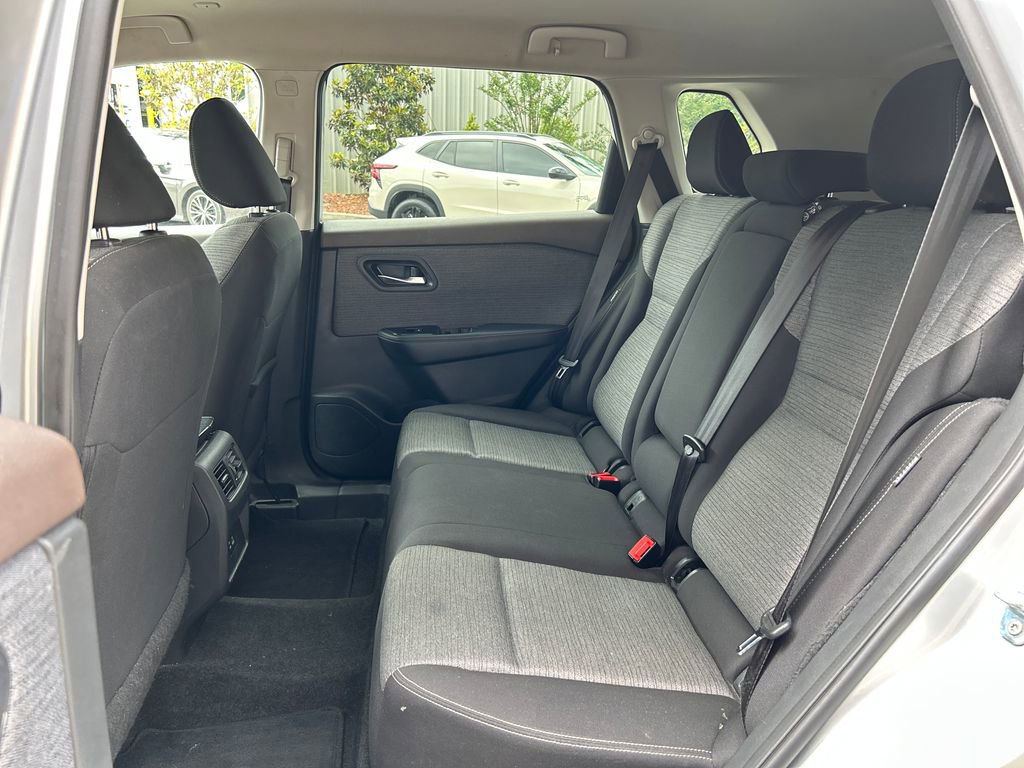 Used 2023 Nissan Rogue SV FWD image 13