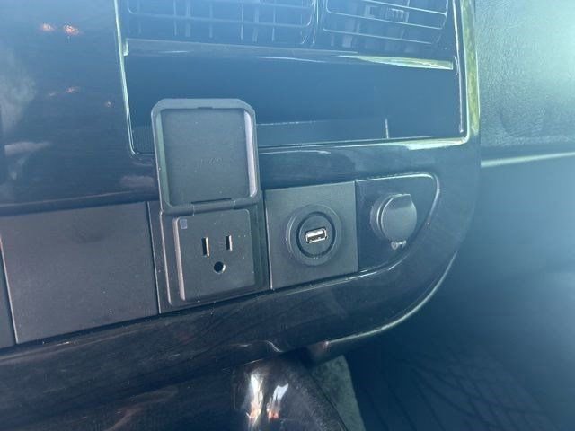 Used 2023 Chevrolet Express 2500 RWD image 26