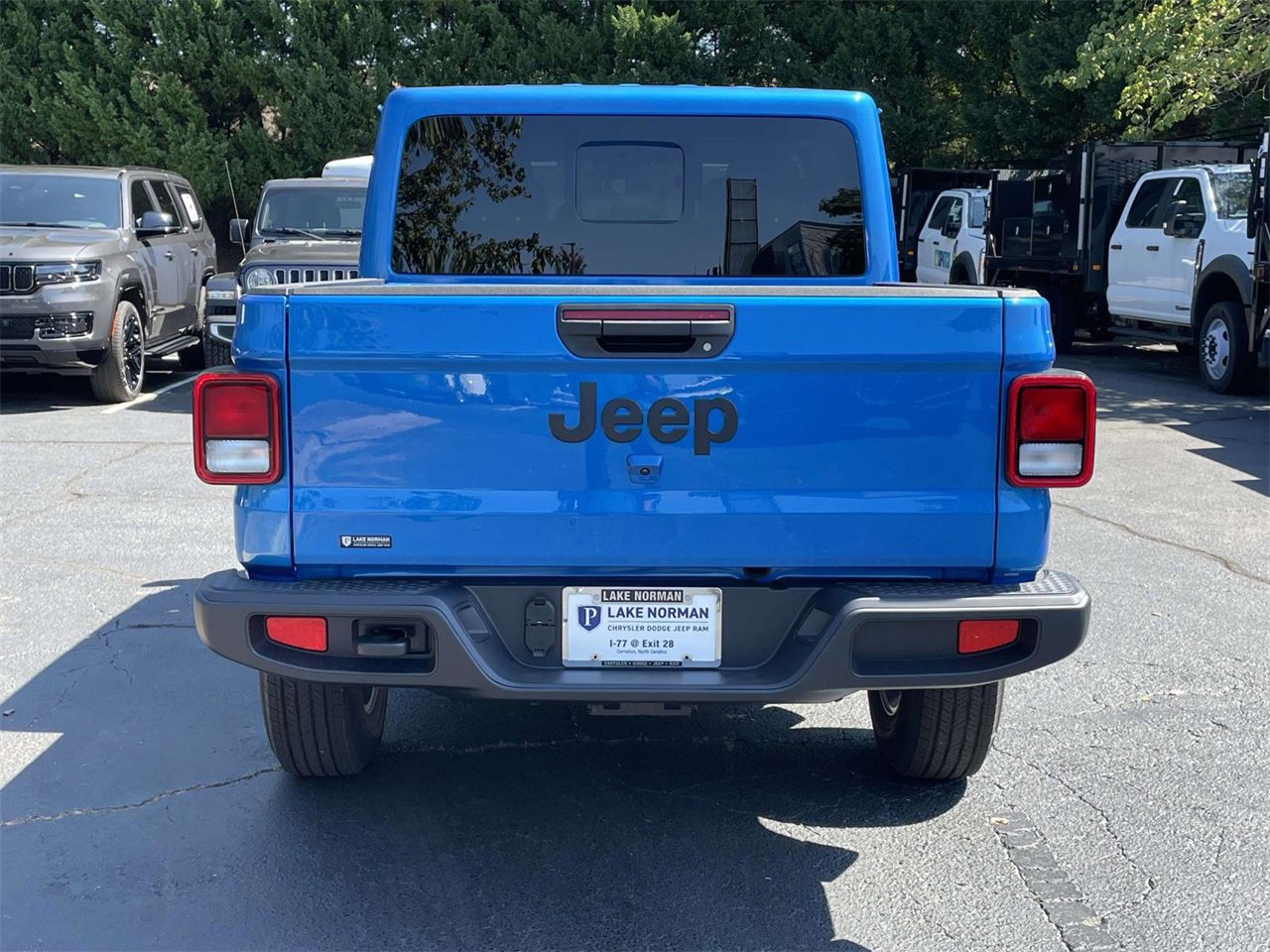 New 2025 Jeep Gladiator Sport image 8