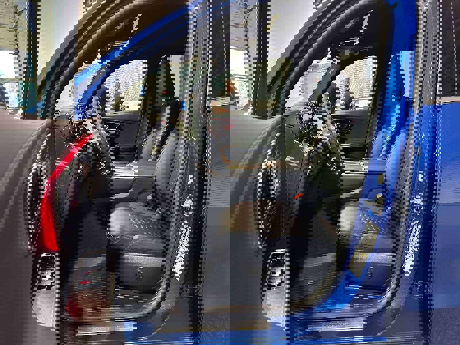 Used 2024 Mercedes-Benz GLC 300 4MATIC image 19