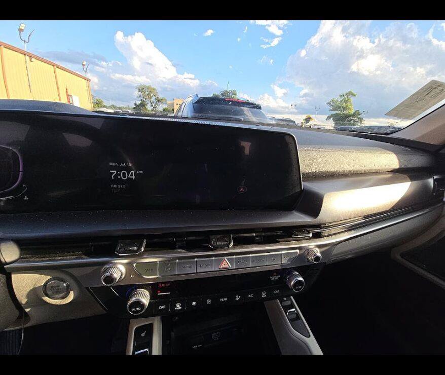 Used 2025 Kia Telluride S FWD image 5