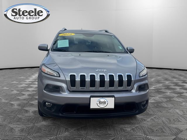 Used 2016 Jeep Cherokee Latitude w/ Safety/Convenience Group image 3