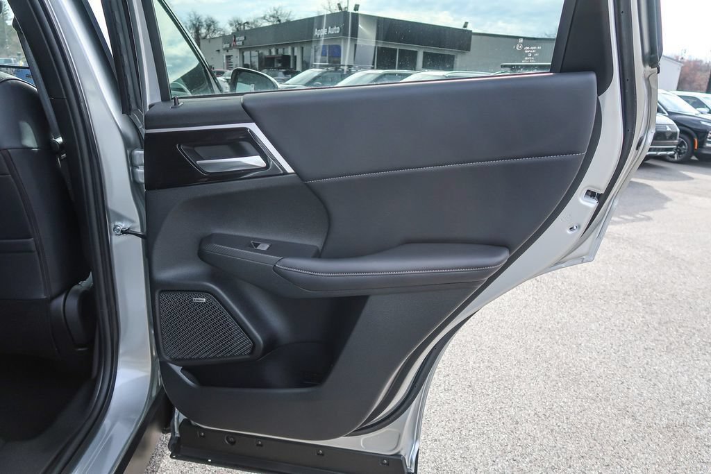 New 2026 Mitsubishi Outlander SE AWD/4WD image 17