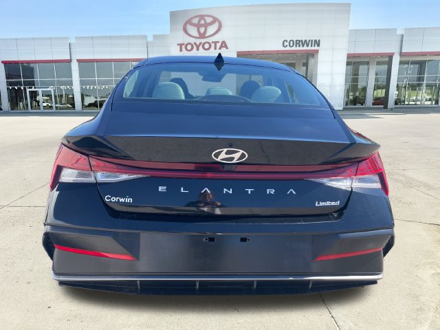 Used 2025 Hyundai Elantra Limited FWD image 4