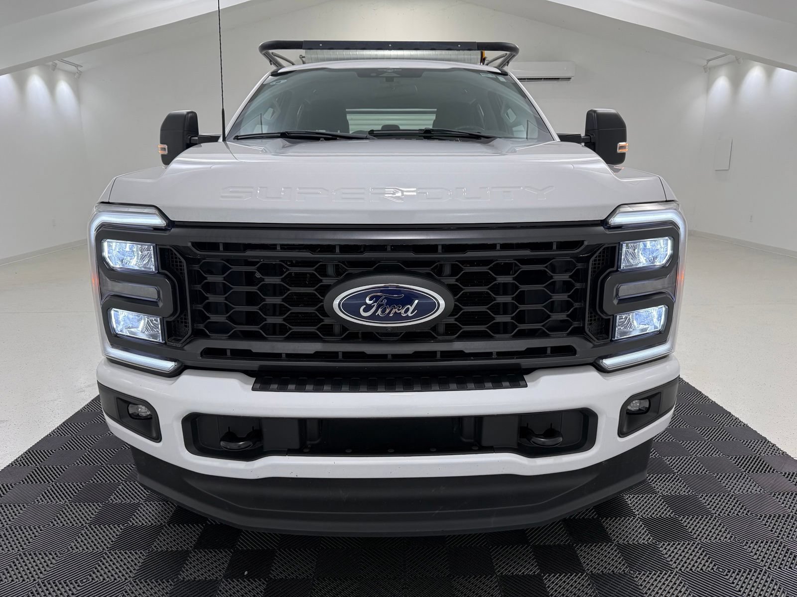 Used 2023 Ford F250 XL w/ STX Appearance Package AWD/4WD image 2