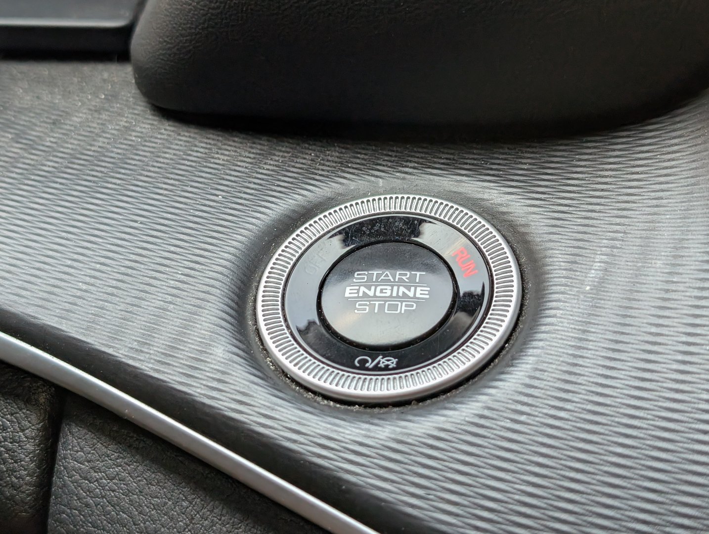 Used 2025 Jeep Grand Cherokee Altitude AWD/4WD image 19