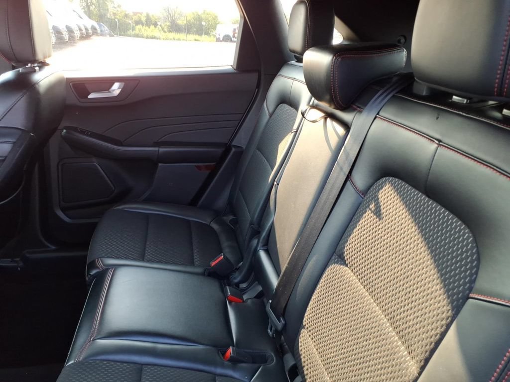 Used 2025 Ford Escape ST-Line Select AWD/4WD image 11