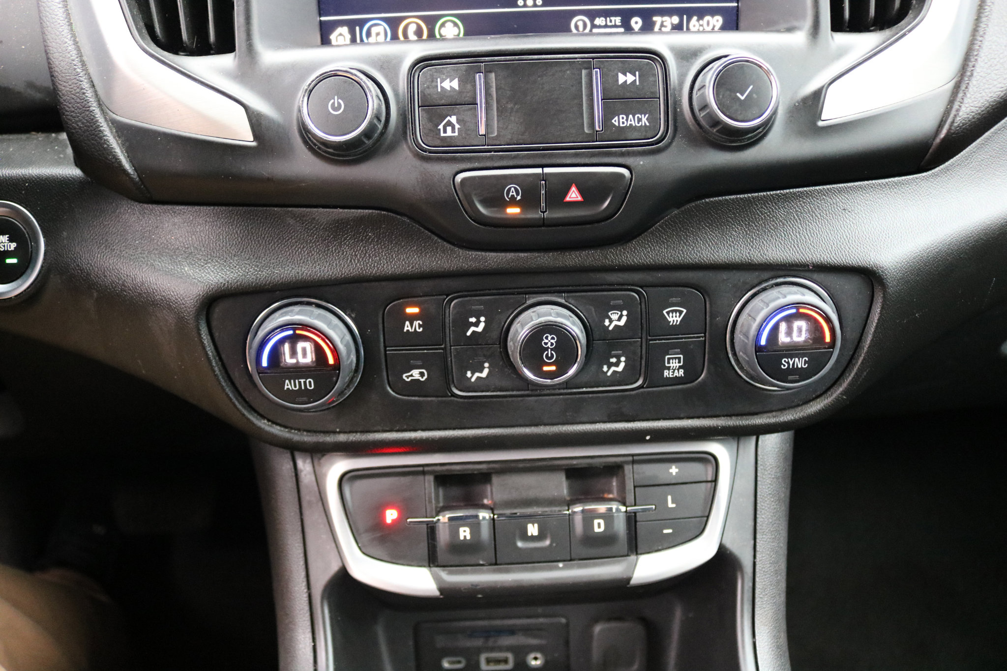 Used 2023 GMC Terrain SLT image 24