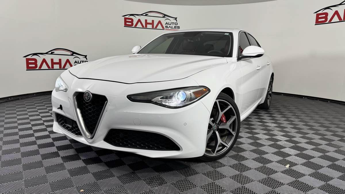 Used 2019 Alfa Romeo Giulia Ti AWD/4WD image 2