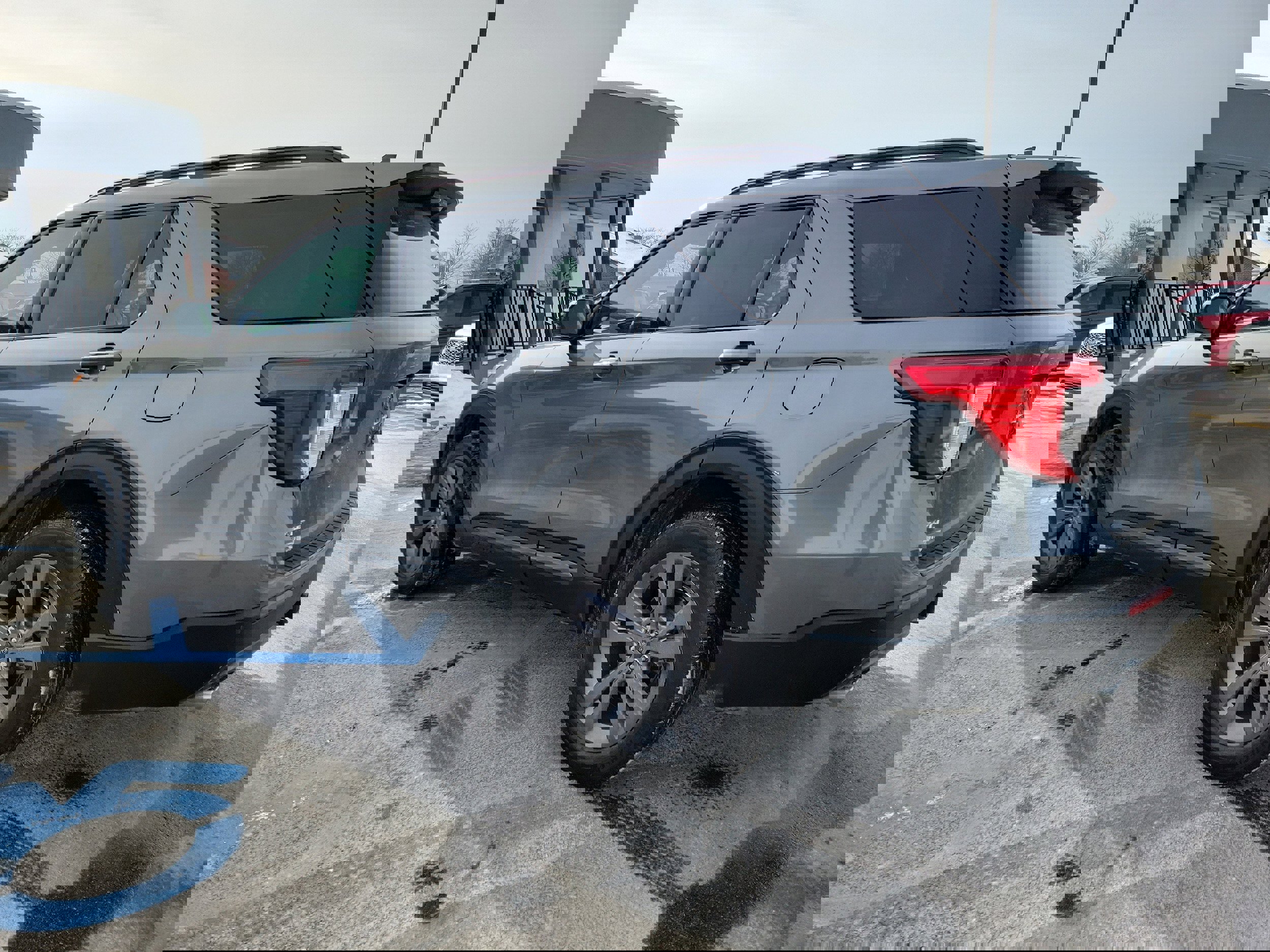 Used 2023 Ford Explorer XLT w/ Equipment Group 202A image 3