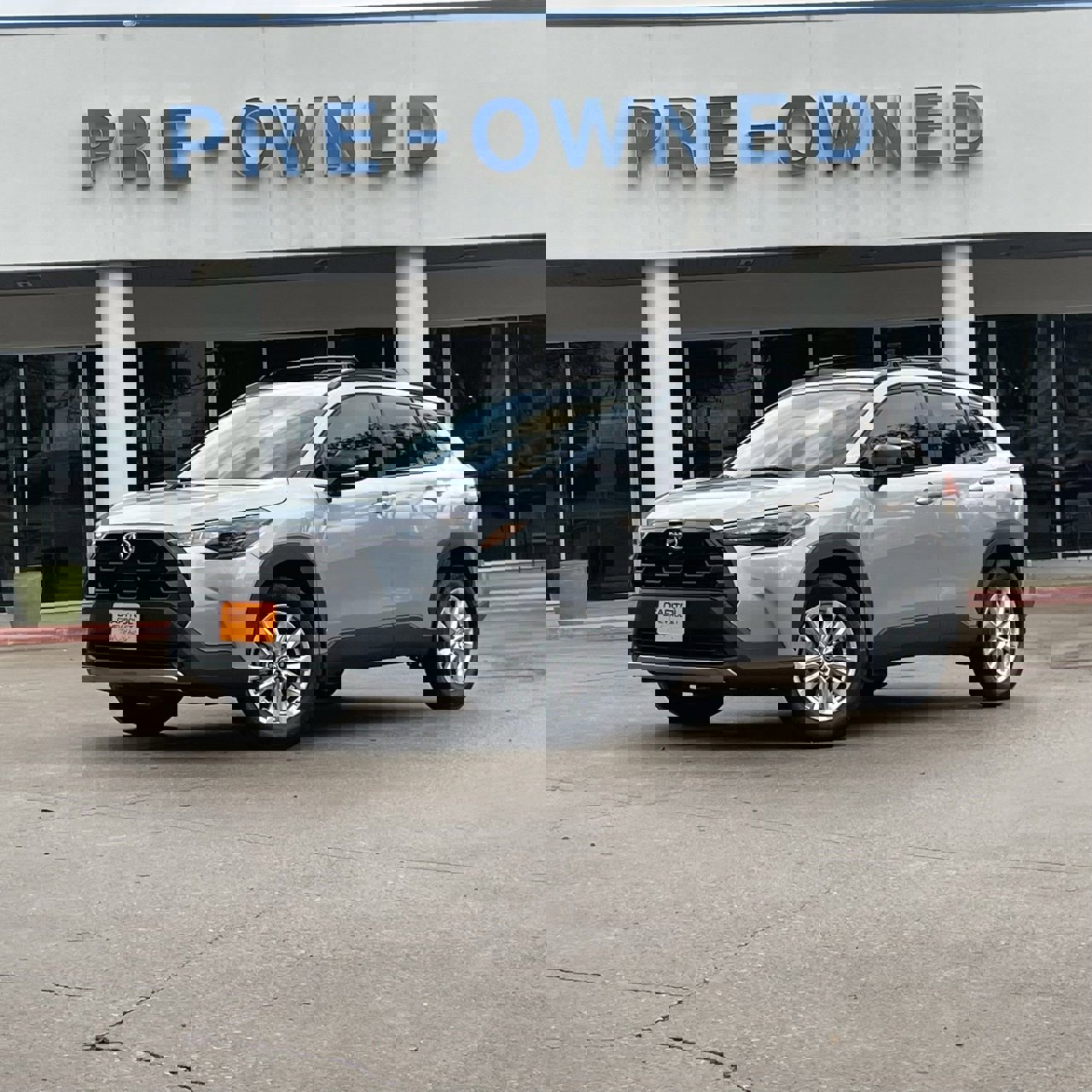 Used 2026 Toyota Corolla Cross LE image 1