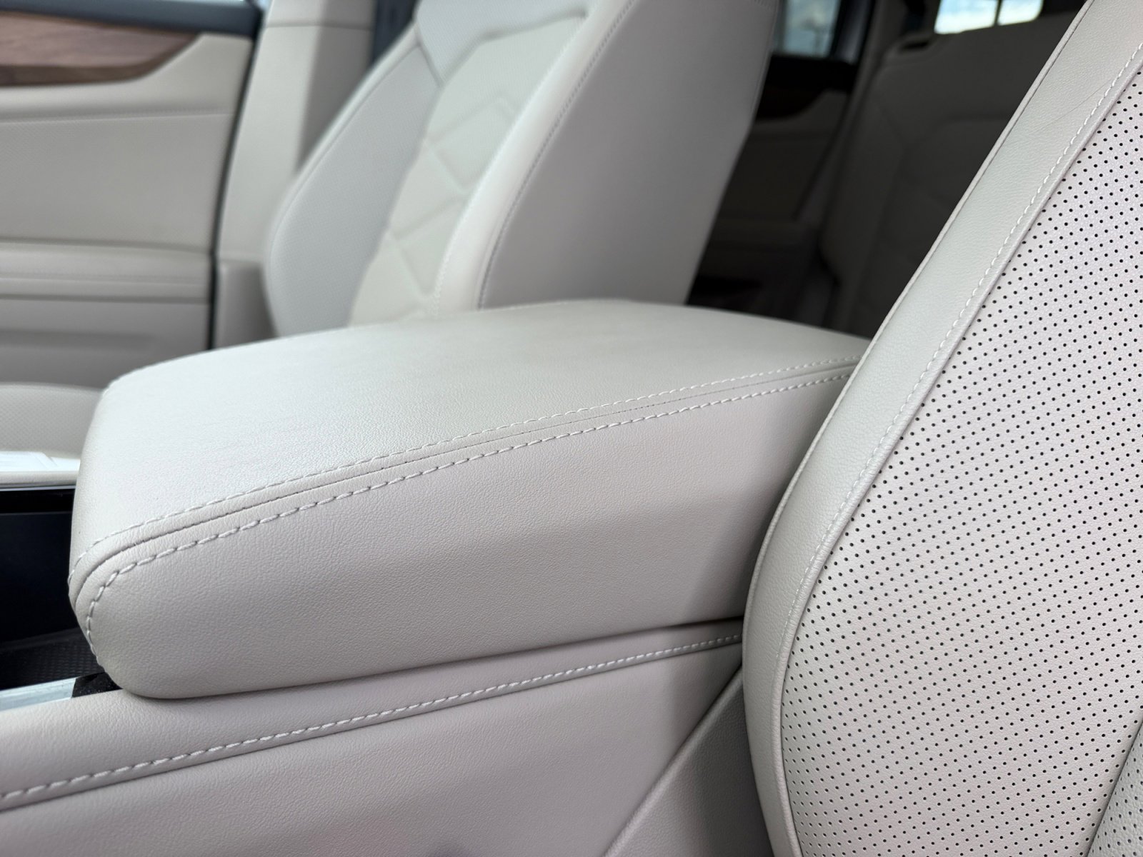 Used 2024 Volkswagen Atlas SE w/ Panoramic Sunroof Package AWD/4WD image 15