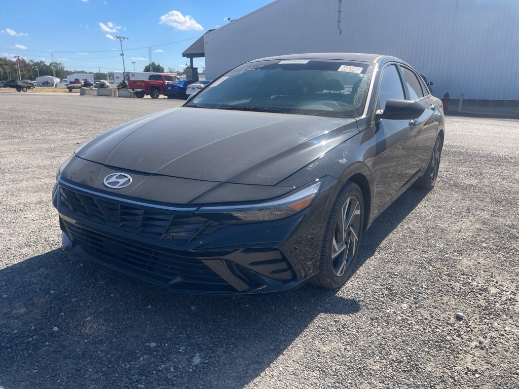 Used 2025 Hyundai Elantra SEL FWD image 4