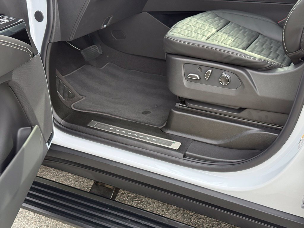 New 2026 Cadillac Escalade V AWD/4WD image 18
