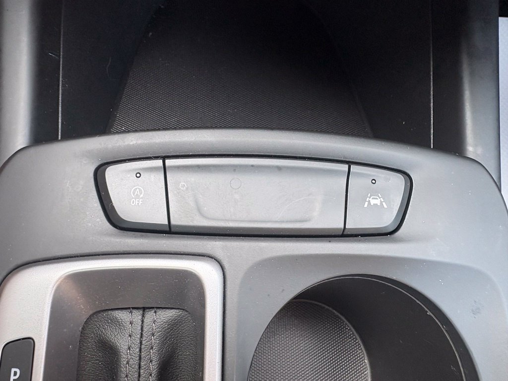 Used 2025 Chevrolet Trax LS FWD image 4