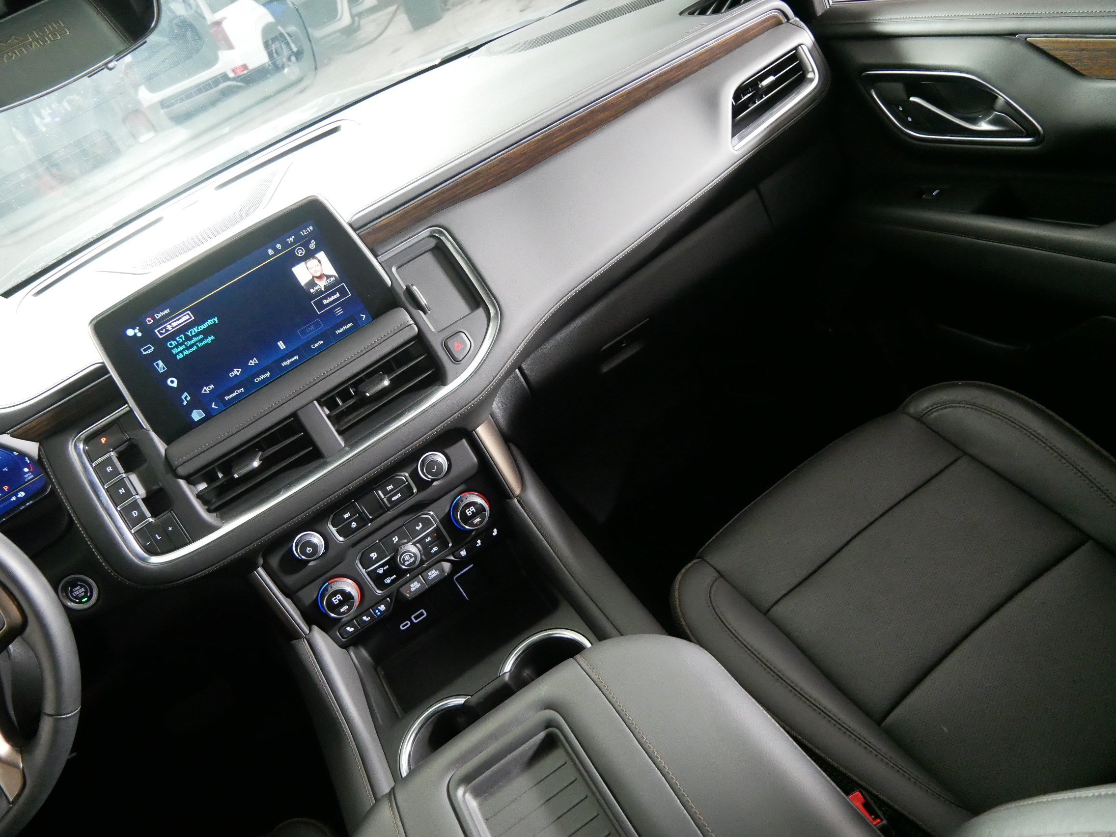 Used 2024 Chevrolet Tahoe High Country AWD/4WD image 11