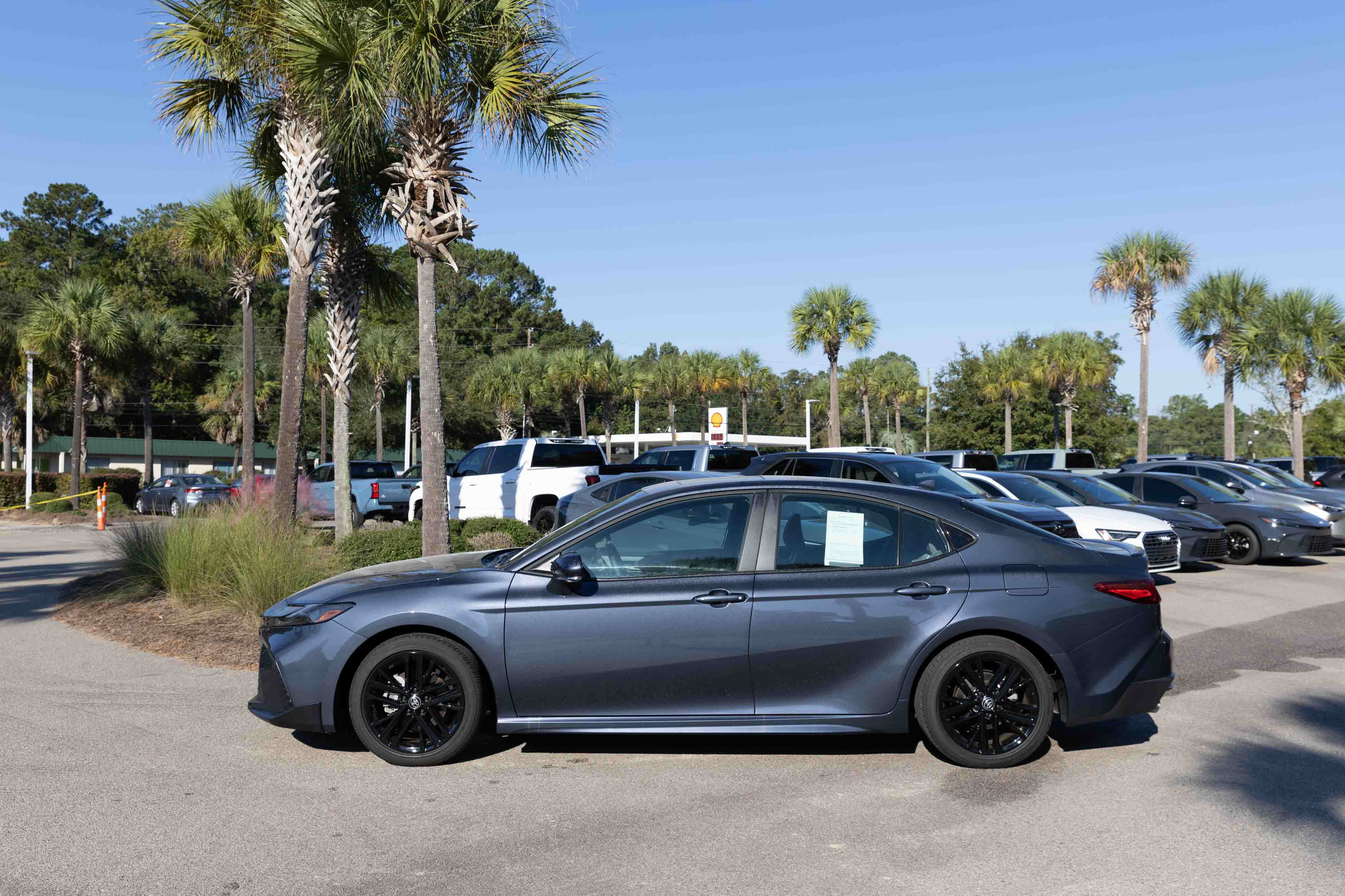 Used 2026 Toyota Camry SE w/ Convenience Package FWD image 2