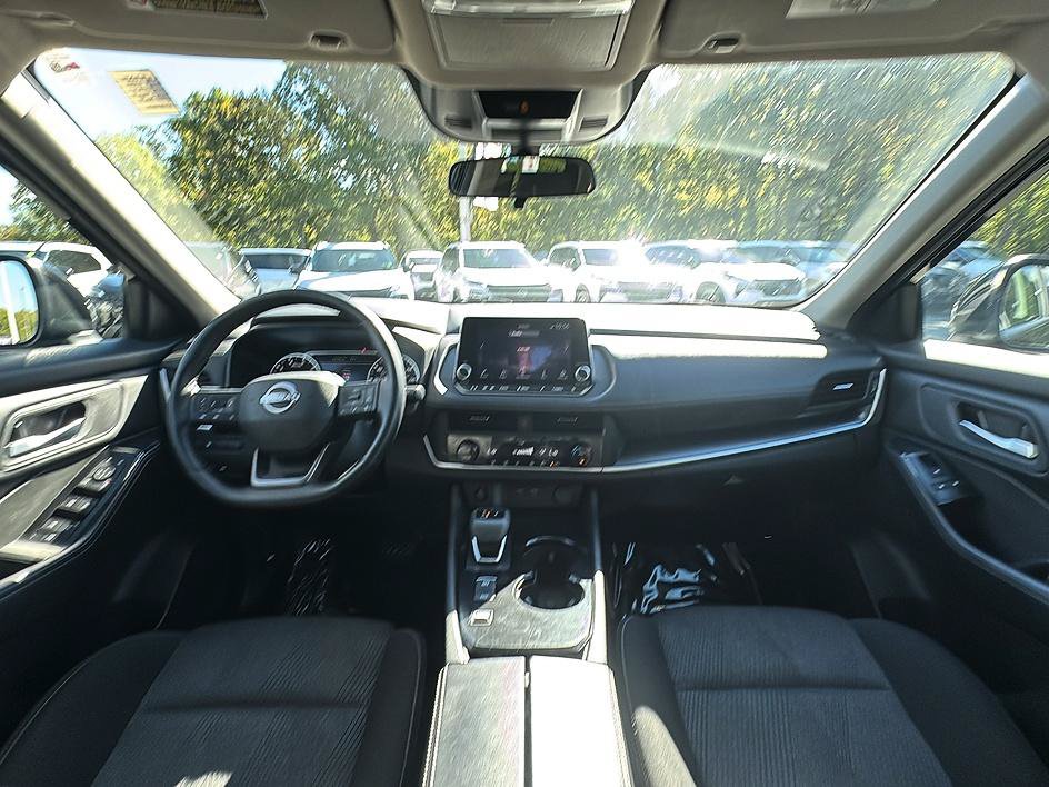 Certified 2025 Nissan Rogue SV FWD image 28