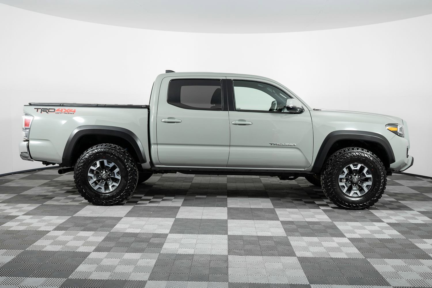Used 2023 Toyota Tacoma TRD Off-Road image 9