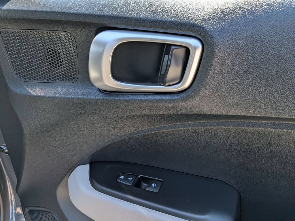 Used 2025 Hyundai Venue SEL FWD image 31