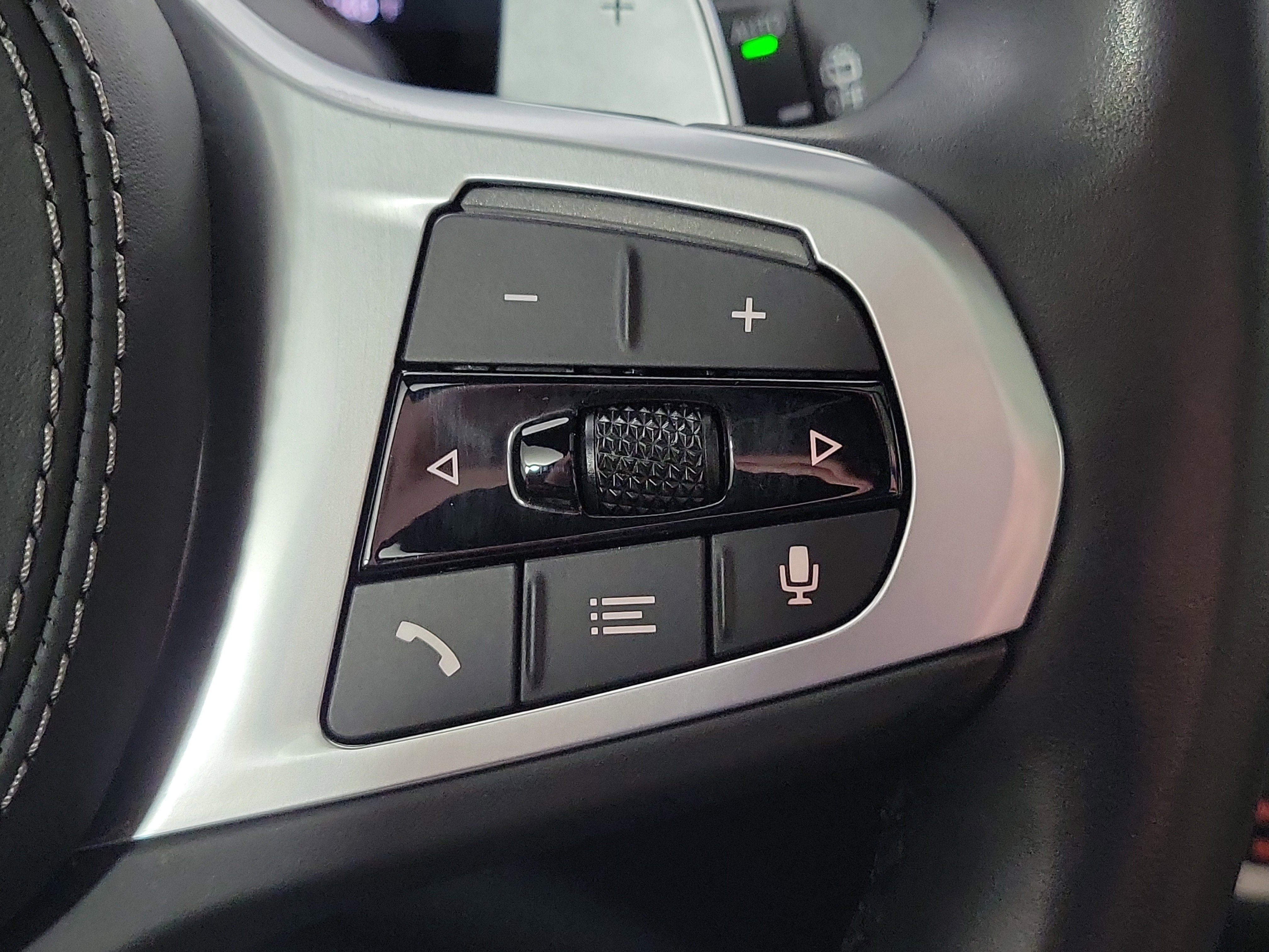 Certified 2022 BMW X5 xDrive40i w/ M Sport Package image 14