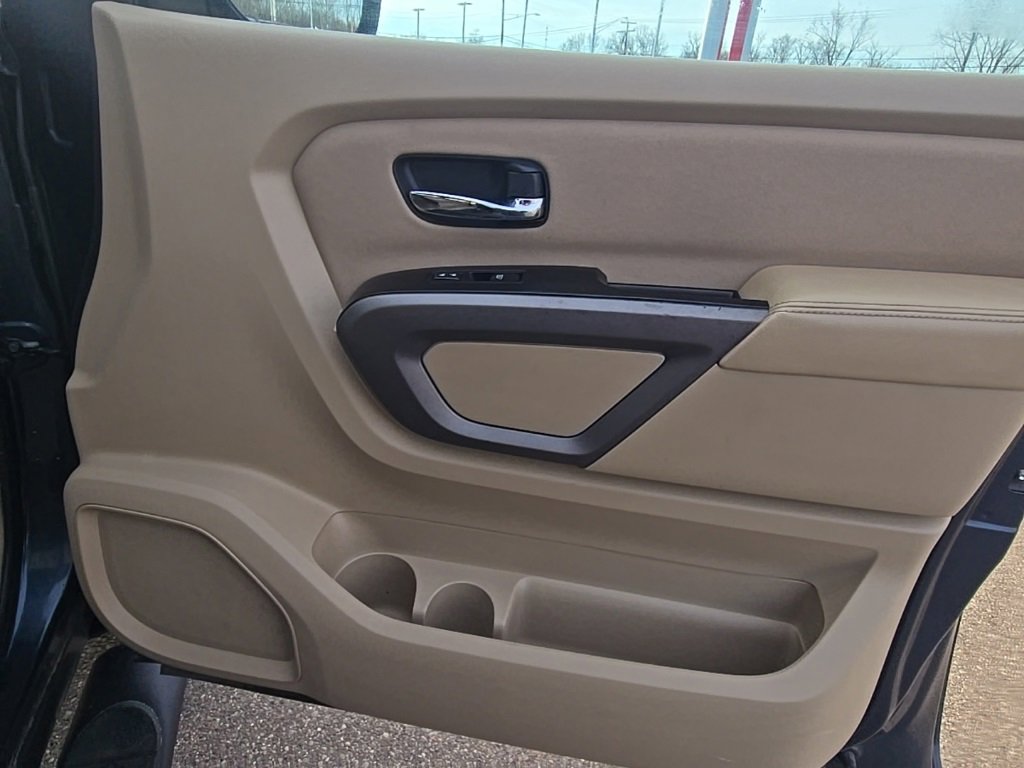 Used 2015 Nissan Titan SV w/ SV Value Truck Package image 25