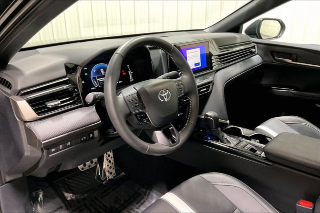 Used 2025 Toyota Camry SE FWD image 15