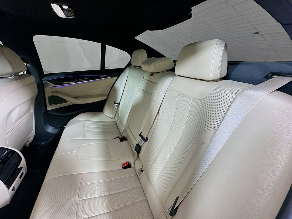 Used 2021 BMW 530i xDrive w/ Premium Package image 24