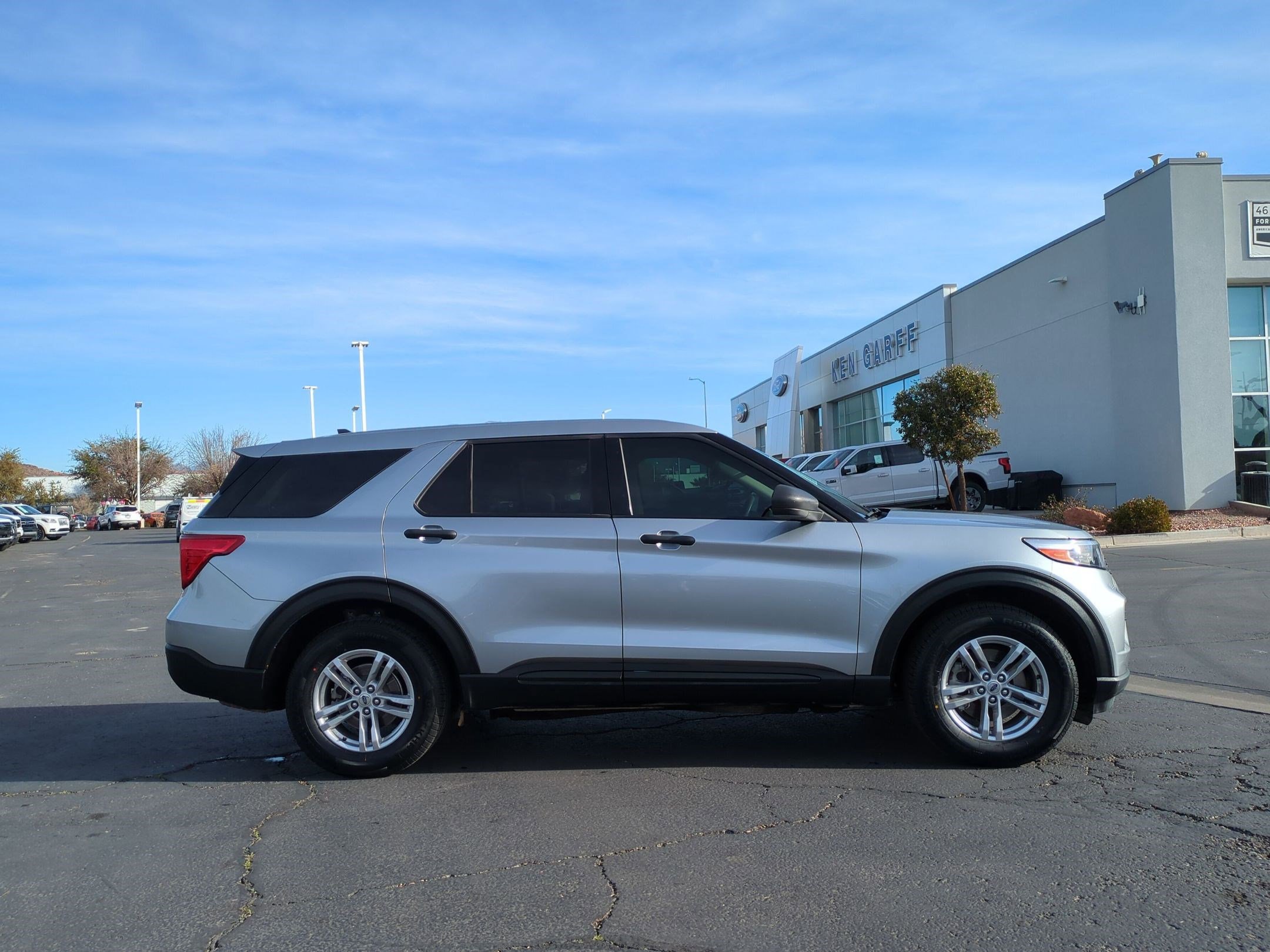Used 2023 Ford Explorer 4WD w/ Class IV Trailer Tow Package image 2