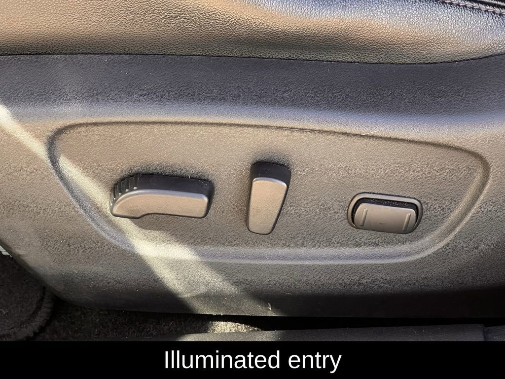 Used 2017 Nissan Rogue SL w/ SL Premium Package image 29