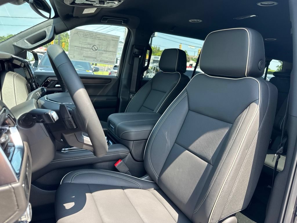 New 2026 GMC Yukon XL Elevation w/ LPO, Elevation Black Package RWD image 17