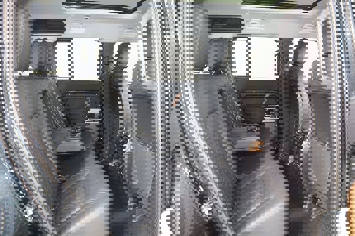 Used 2022 Land Rover Defender 110 SE image 14