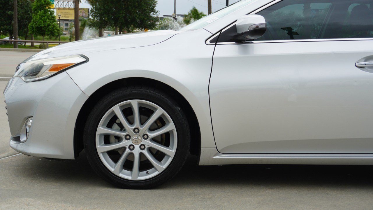 Used 2013 Toyota Avalon Limited image 10