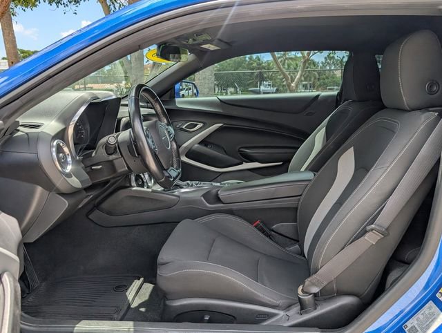 Used 2018 Chevrolet Camaro LT RWD image 9