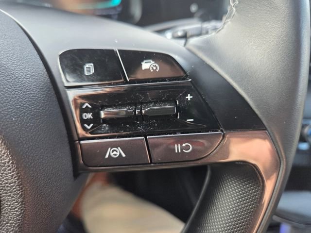 Used 2025 Hyundai Elantra Sport image 15