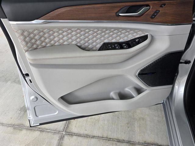 Used 2023 Jeep Grand Cherokee Summit w/ Adv Protech Group IV RWD image 40