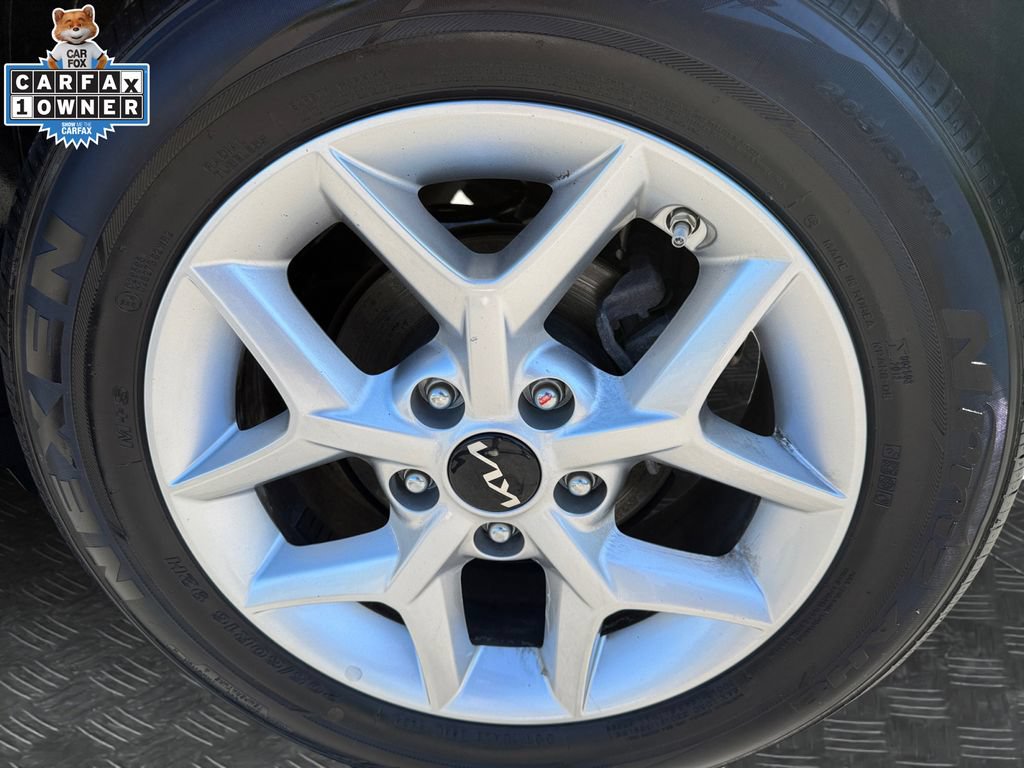 Certified 2025 Kia Soul LX w/ LX Technology Package FWD image 21