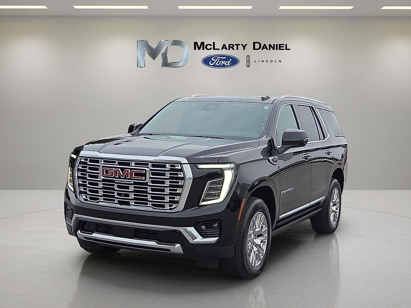 Used 2025 GMC Yukon Denali w/ Sun & Power Step Package AWD/4WD image 2