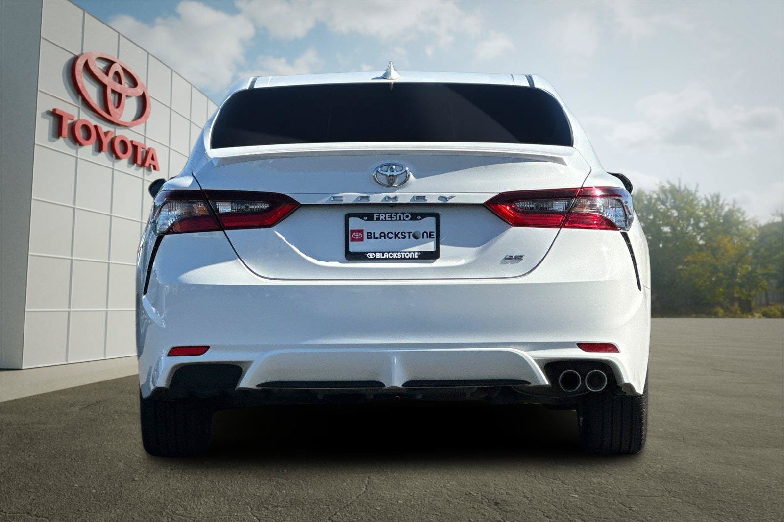 Certified 2022 Toyota Camry SE FWD image 4