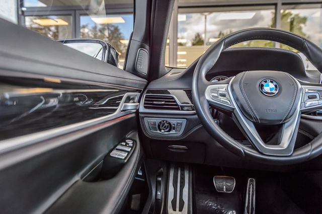 Used 2019 BMW 740i w/ M Sport Package RWD image 27